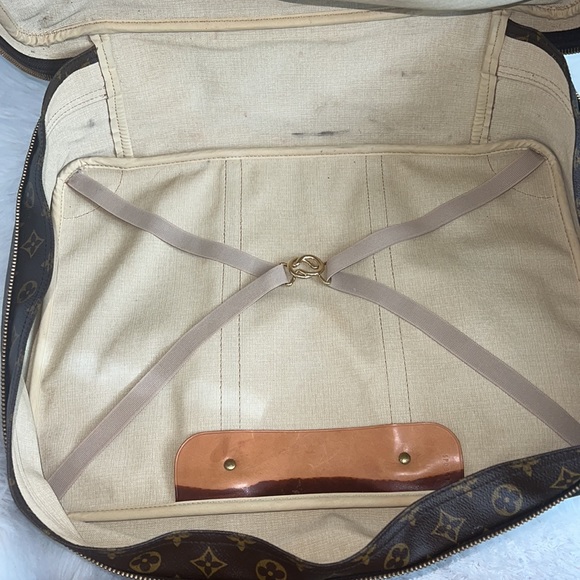 Louis Vuitton Sirius travel includes dust bag + 2 more accessories - tag name. - Picture 10 of 15